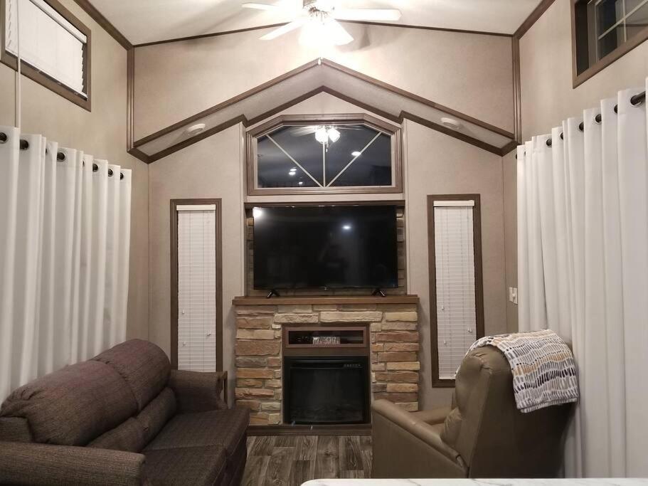 Tiny Home With Hammock Loft Bbq And Yard Феникс-сити Экстерьер фото